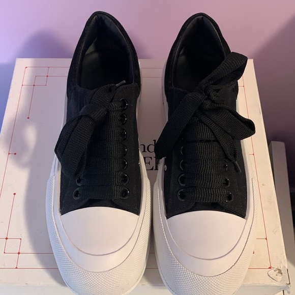 Alexander McQueen Women’s Deck Lace Up Plimsoll Sneakers - Picture 3 of 11